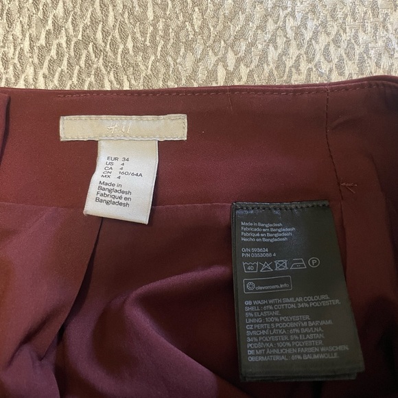 H&M Pencil Skirt in Burgundy US SIZE 4 EUC - Picture 3 of 3